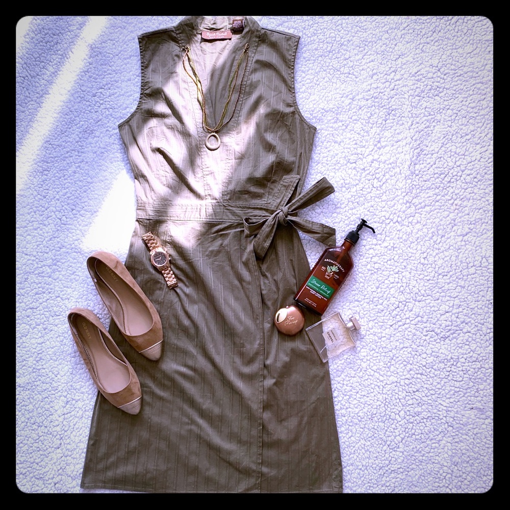 NWT Wrap body midi olive dress small
